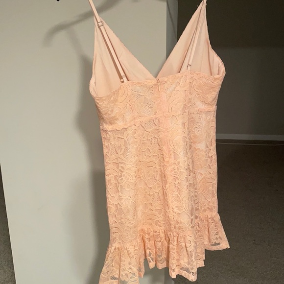 Light pink strap lace mini dress - Picture 2 of 3